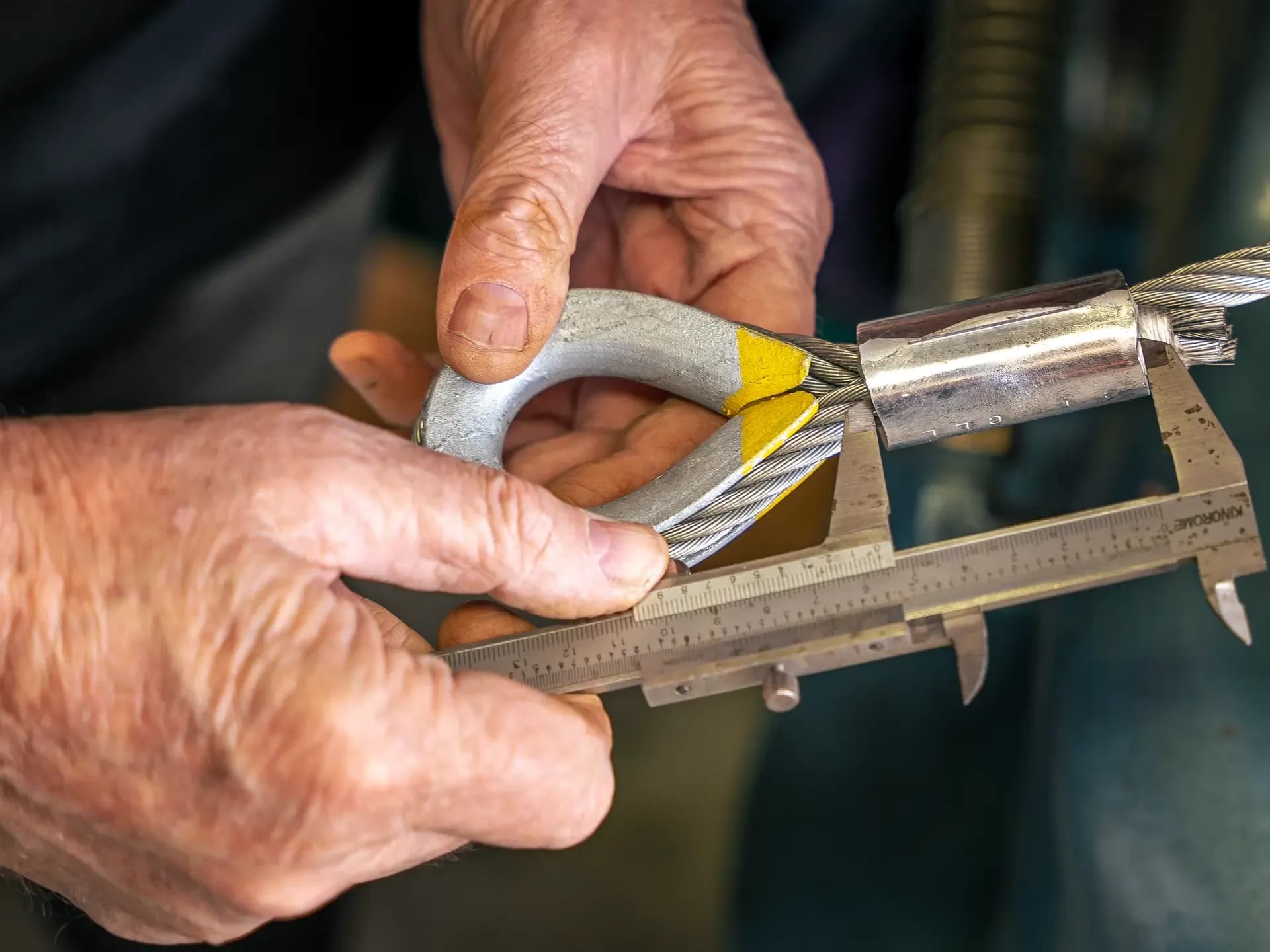 Measuring a swaged wire rope eye and thimble with vernier calipers
